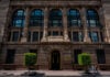 The facade of the Bank of Mexico y Shutterstock (Banxico)