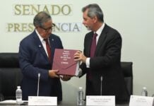 Finance Minister Edgar Amador presenting the proposed 2027 budget to Senate Leader Higinio Martínez Miranda