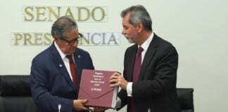 Finance Minister Edgar Amador presenting the proposed 2027 budget to Senate Leader Higinio Martínez Miranda
