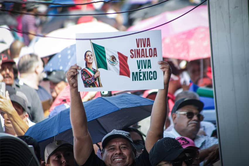 signholder in Culiacán