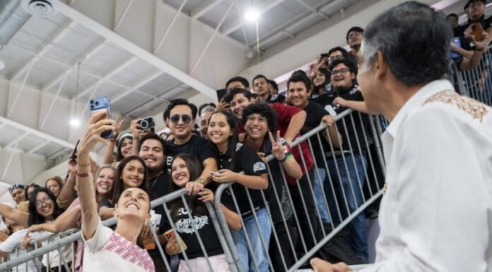 Sheinbaum with young fans