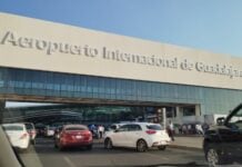 Cars on the road to the Guadalajara International Airport