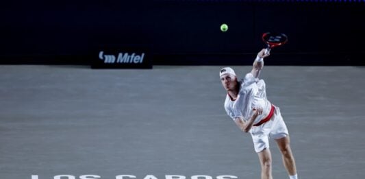 Denis Shapovalov serving in the final of the 2026 Los Cabos Tennis Open