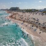 Beach in Cancún filled with tourists