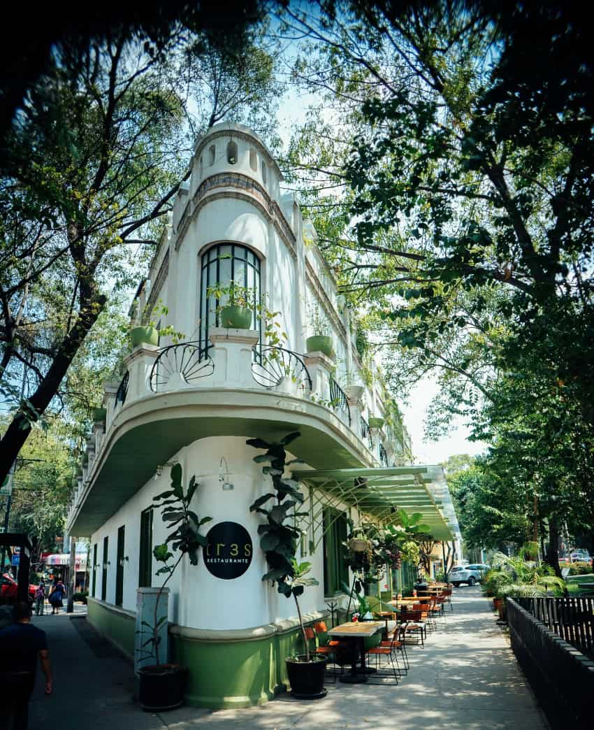 Corner restaurant in Mexico City