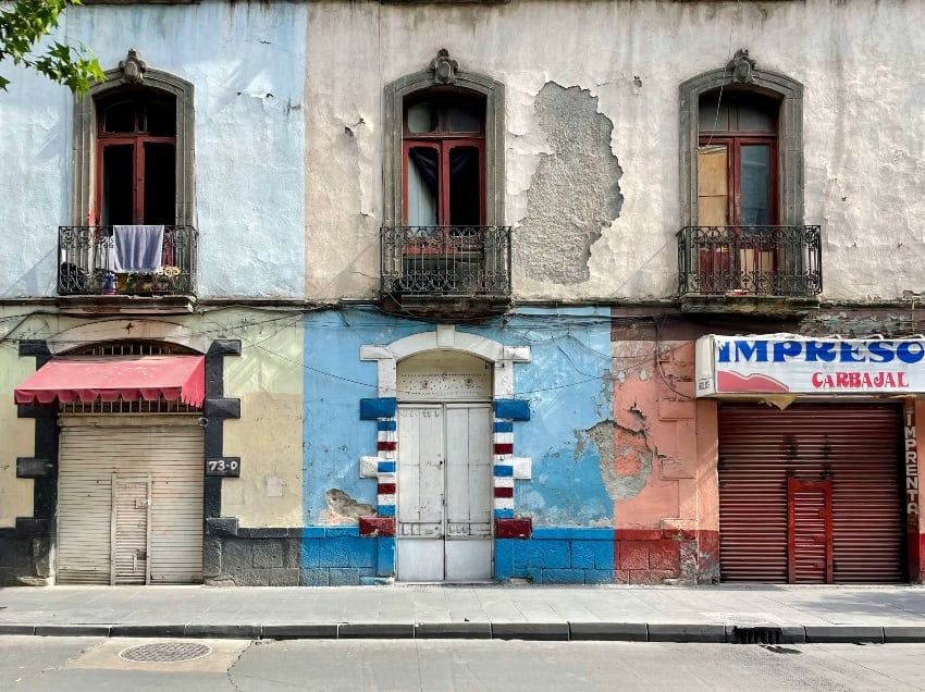 Street scene, buildings with peeling paint in Mexico City