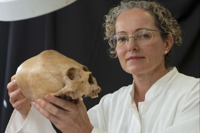 Professor Vera Tiesler holding an ancient skull