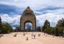colossal Monumento de la Revolución