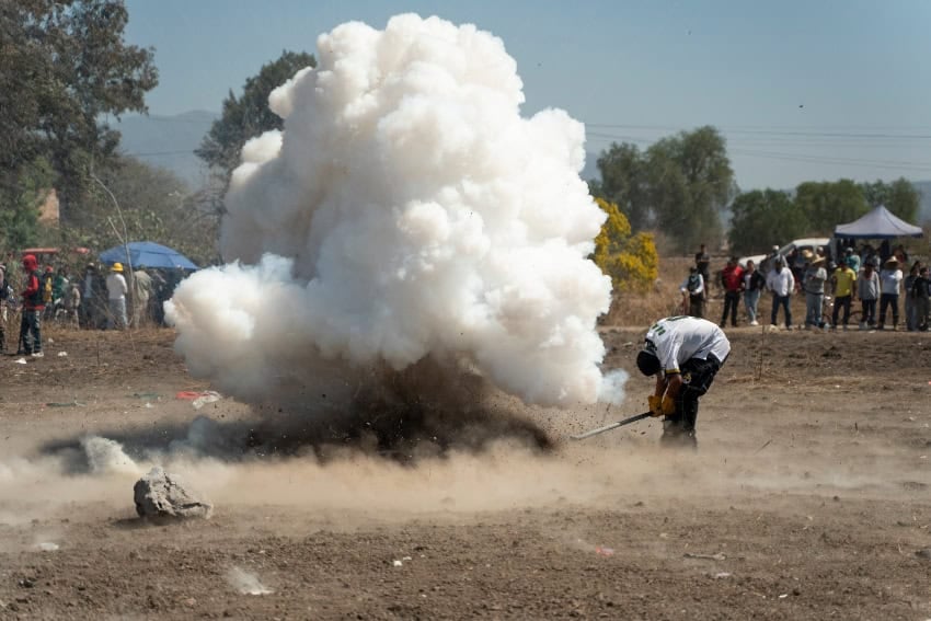 Sledgehammers loaded with explosives in San Juan de la Vega