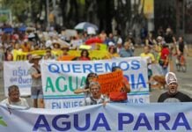 water protesters in GDL.