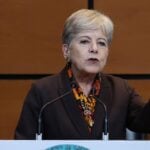 Bárcena at podium
