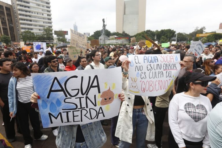 Dozens hurt after protesting water contamination in Guadalajara