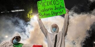 IMSS workers protesting in Mexico City on Oct. 13, 2026