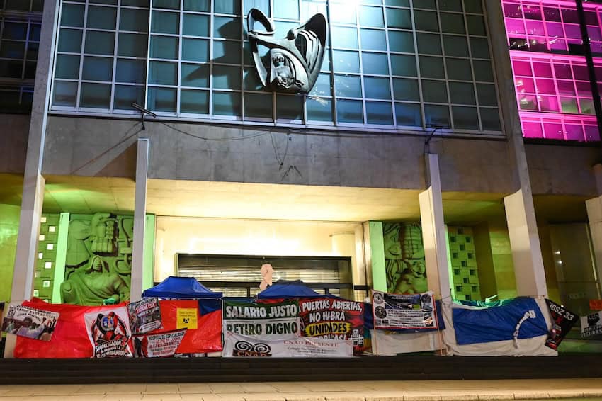 IMSS protest OCT 2026