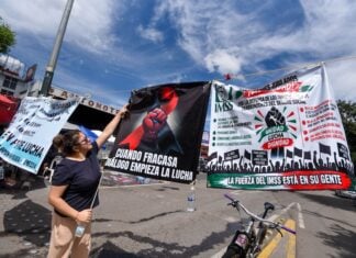Workers at IMSS Regional General Hospital 220 in Toluca, México state, have staged a sit-in for 10 days now as part of nationwide protests by employees of Mexico's Social Security Institute (IMSS).