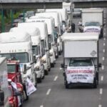 A partial blockade is slowing down traffic in Toluca, México state.