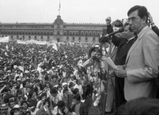 Cuauhtémoc Cárdenas appears with Porfirio Muñoz in the Mexico City Zócalo in 1988, during the founding of the PRD party.