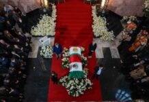 A funeral service was held for Cuauhtémoc Cárdenas at Mexico City's Palacio de Bellas Artes on Friday evening. Politicians, including President Sheinbaum and Mayor of Mexico City Clara Brugada, as well as members of the public, were invited to pay their respects.