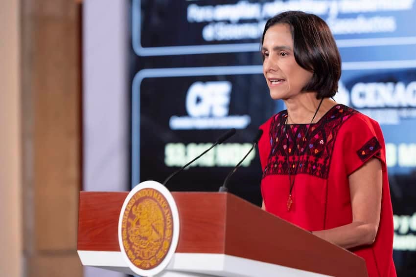 González at podium