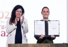 Sheinbaum signing a decree alongside her legal counsel Luisa Alcalde