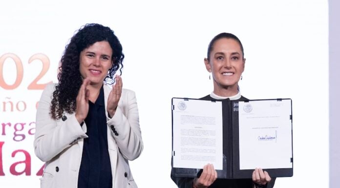 Sheinbaum signing a decree alongside her legal counsel Luisa Alcalde