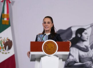 President Sheinbaum at the podium of her October 15 press conference