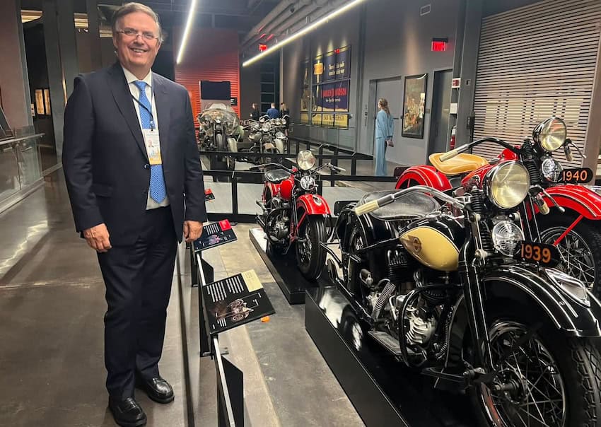 Ebrard at Harley plant