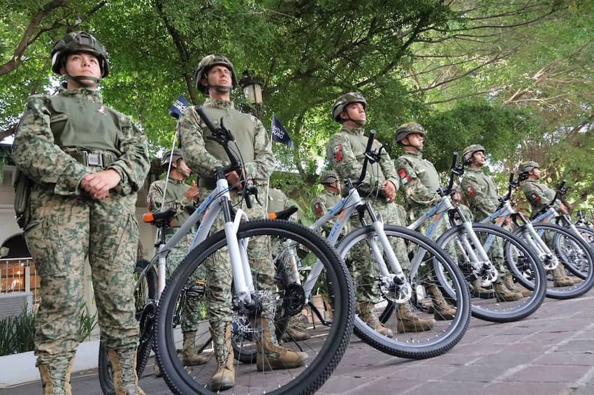 Federal troops in Mazatlán with bicycles