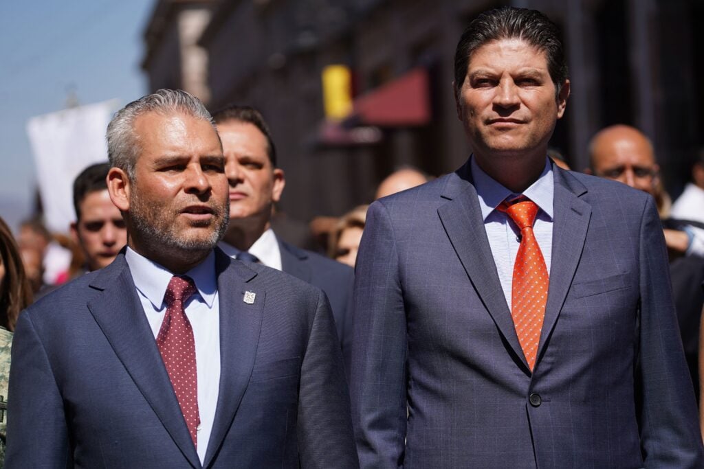 Alfredo Ramírez Bedolla (L) represents Morena as the governor of Michoacán. The PAN has nominated Mayor of Morelía Alfonso Martínez Alcázar (R) to replace him in 2027.