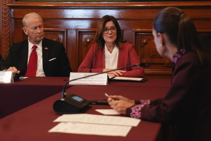 President Claudia Sheinbaum with US Chamber of Commerce President Suzanne Clark and Ambassador Ronald Johnson at the National Palace, Oct. 9, 2026