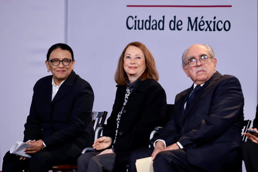 Interior Minister Rosa Icela Rodríguez, Minister for Women Laura Itzel Castillo and Financial Intelligence Unit (IUF) Director Pablo Gómez Álvarez at the October 29 morning press conference.