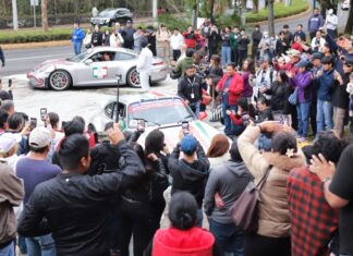 Carrera Panamericana cars in Veracruz.