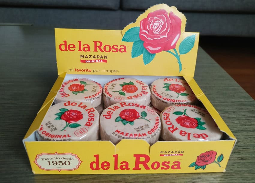 Box of De la Rosa Mazapán candies