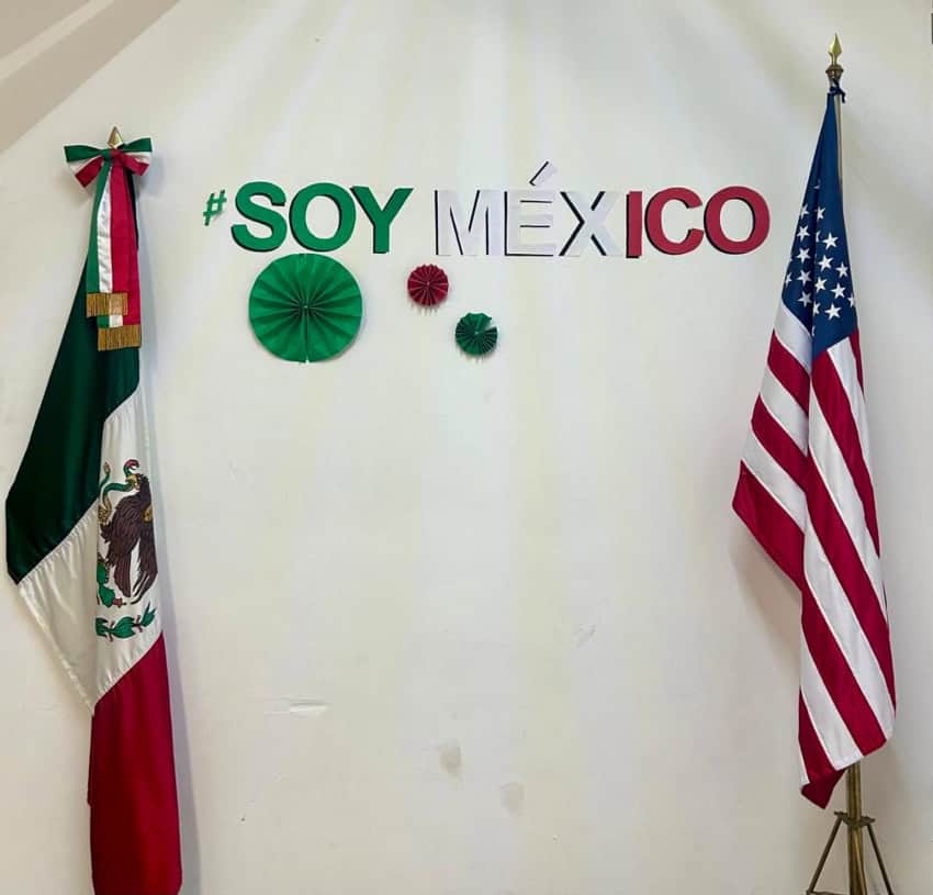 Soy Mexico photo area with Mexico and U.S. flags