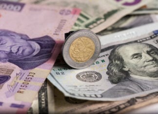 Mexican pesos and US dollar bills