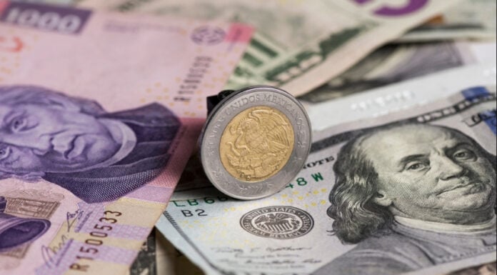 Mexican pesos and US dollar bills